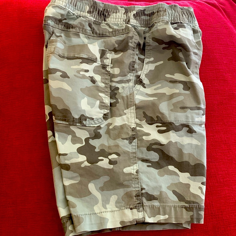 Boys camo green shorts stretch cotton 10/12 Sam’s Club
